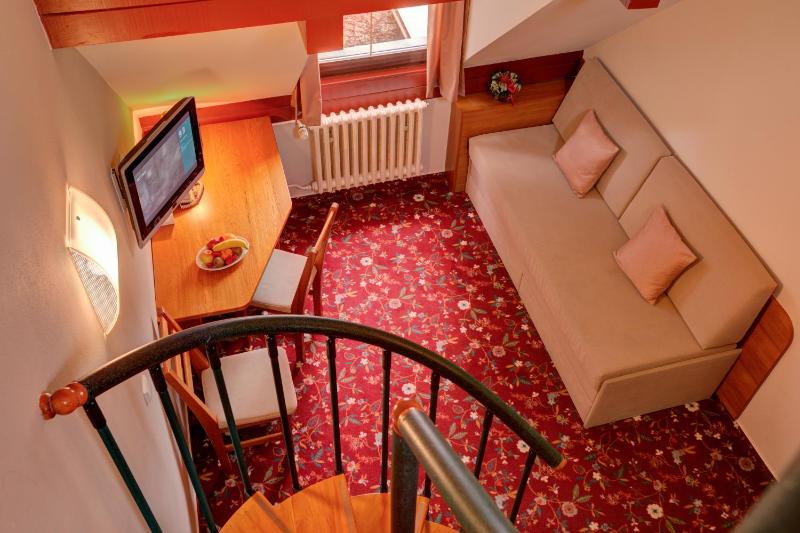 Double or Twin Room image 3