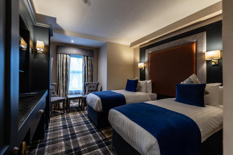 Standard Twin Room image 2