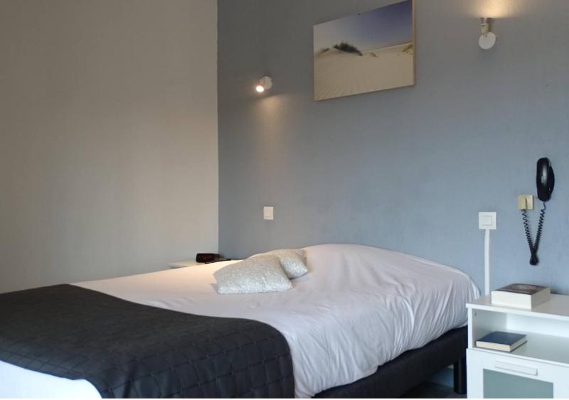 Classic Double Room image 4