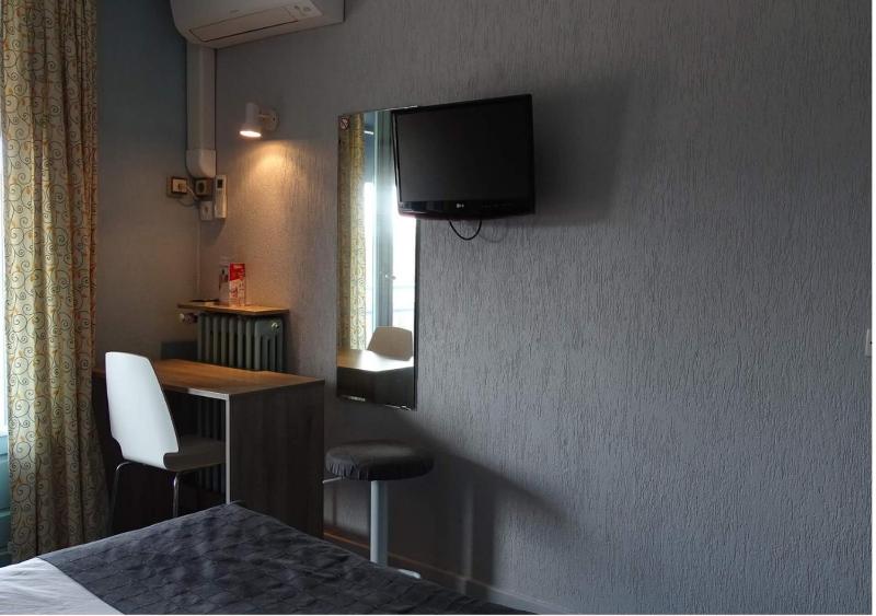Family Room image 1