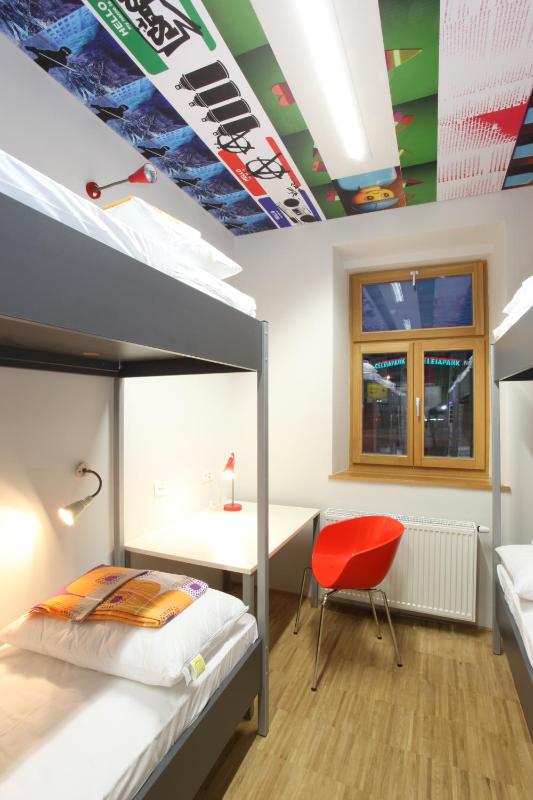 Bed in 8-Bed Dormitory Room image 3