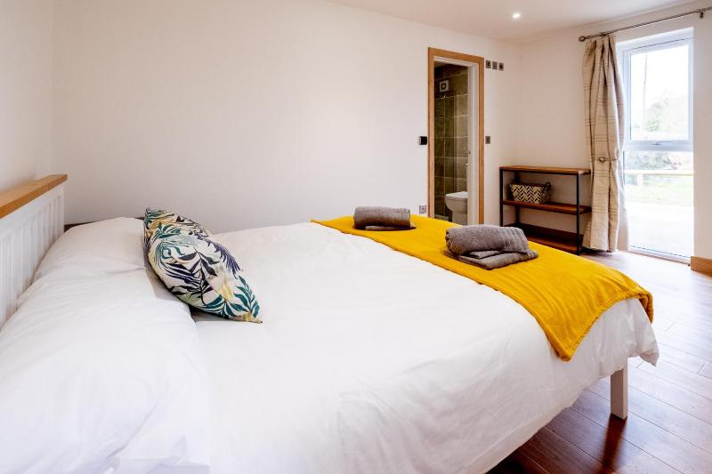 Maple - Three Tuns Apartments - Pettistree Wickham Market - by Aldeburgh Coastal Cottages - image 9