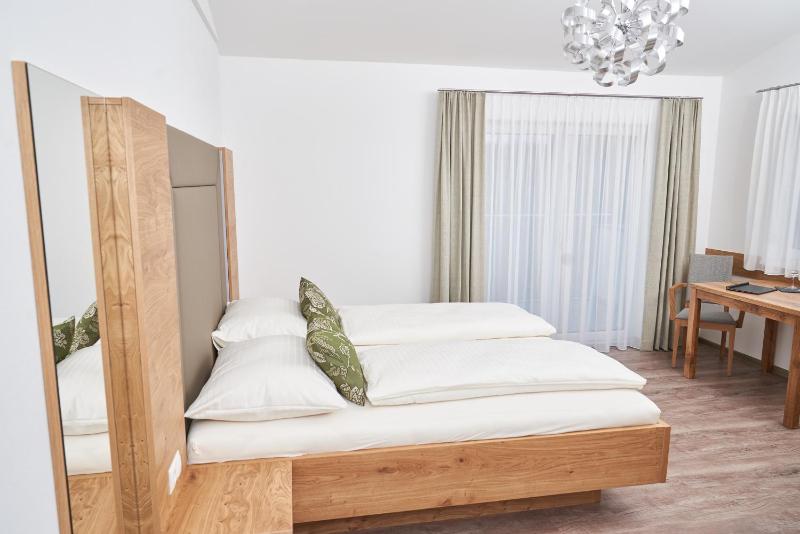 Deluxe Double Room with Balcony image 1