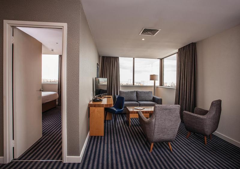 Ramada Hotel and Suites by Wyndham Coventry - image 30