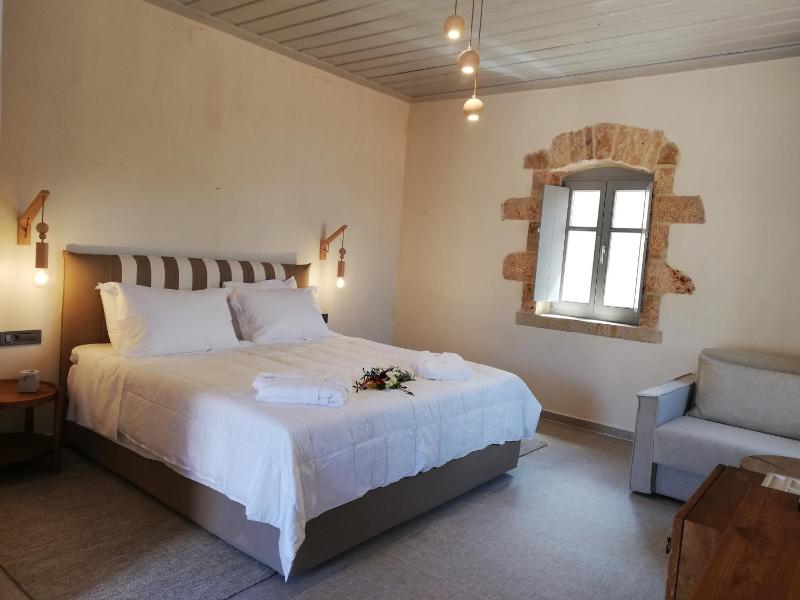 Deluxe Double Room image 4