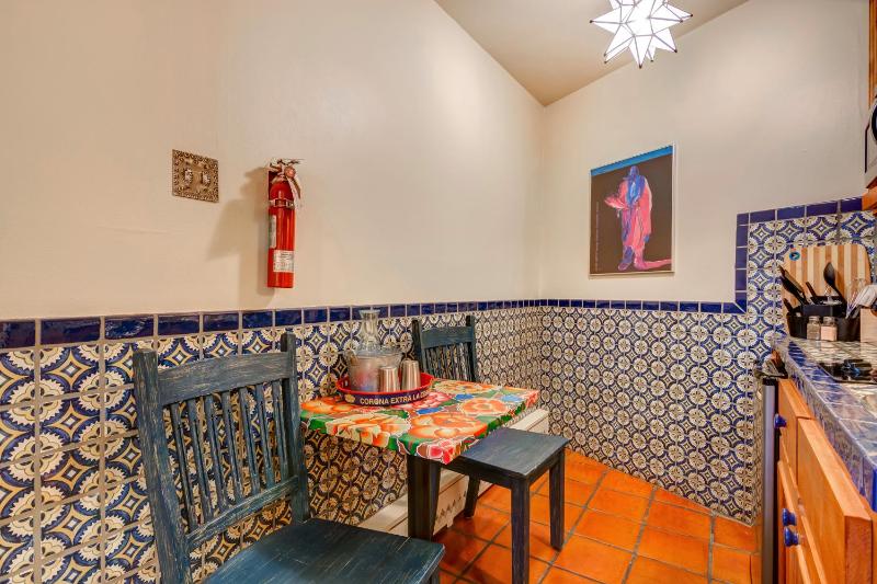 Queen Room with Kitchenette - Not Pet Friendly image 4