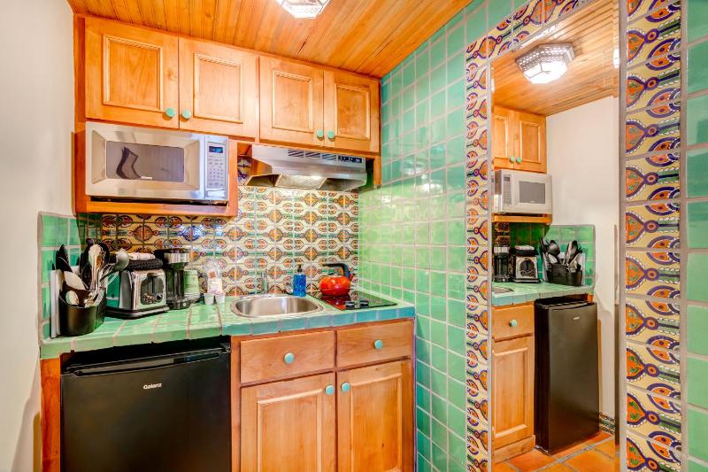 King Room with Kitchenette - Not Pet Friendly image 3