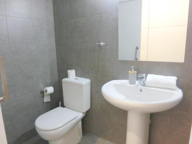 One-Bedroom Apartment image 2