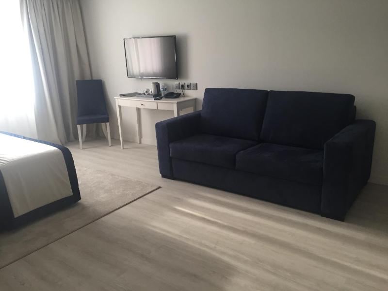Family Room image 3