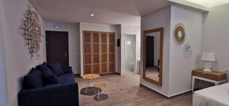 Junior Suite with Sea View image 3