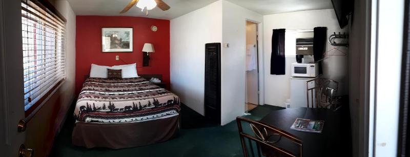 Queen Room image 2