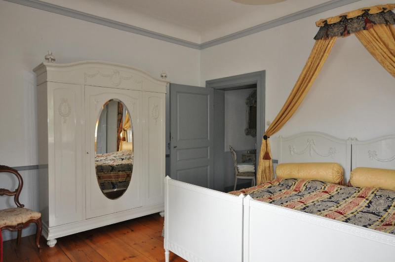 Suite with Garden View image 3
