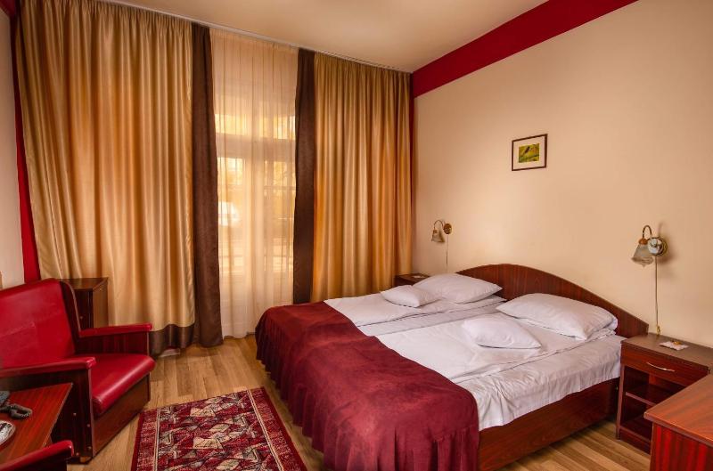 Double Room image 2