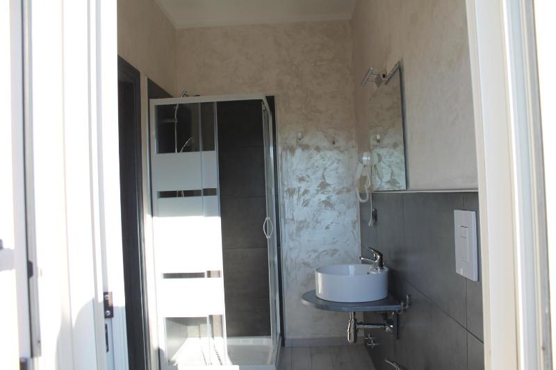 Double Room image 3