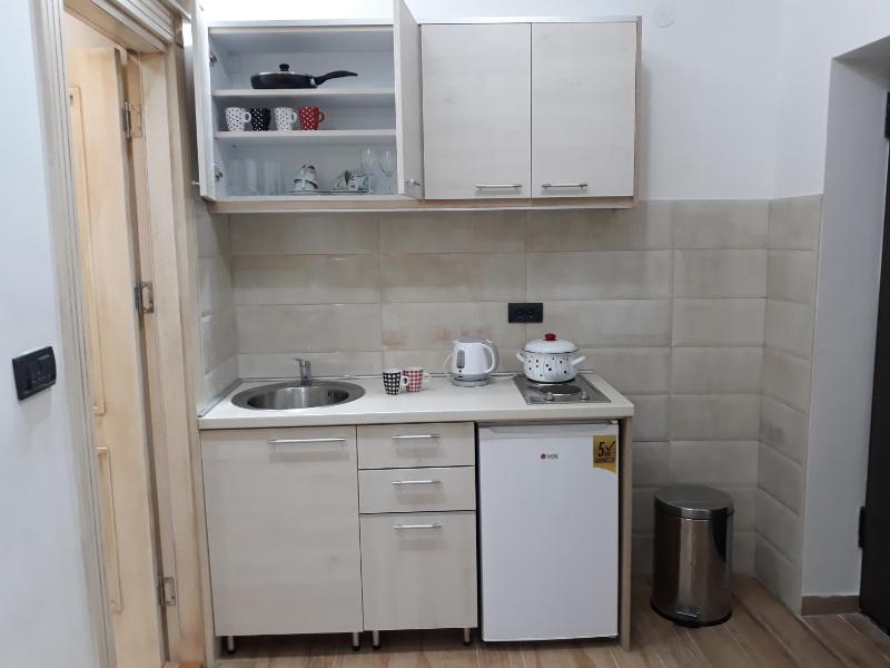 Sweet Yellow Apartment - image 13
