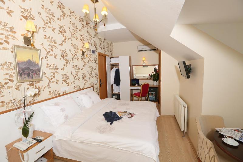 Standard Double or Twin Room image 2