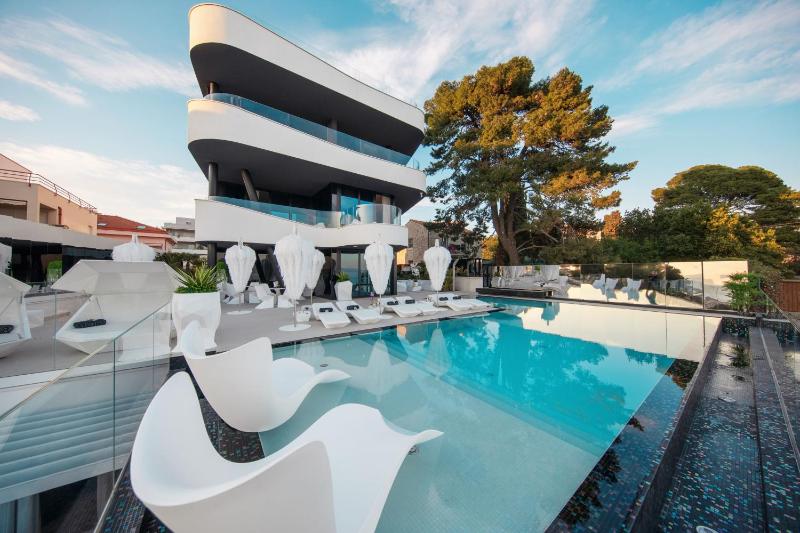 Posh Residence Luxury Suites - image 7