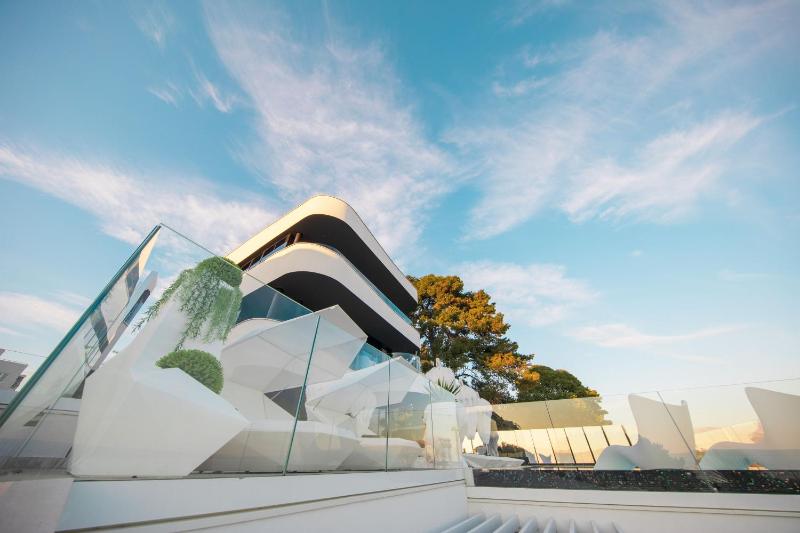 Posh Residence Luxury Suites - image 12