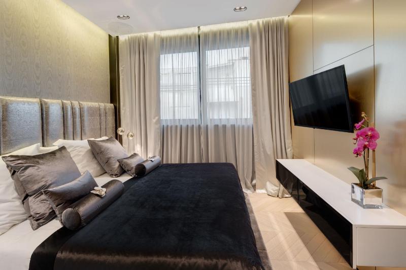Posh Residence Luxury Suites - image 11