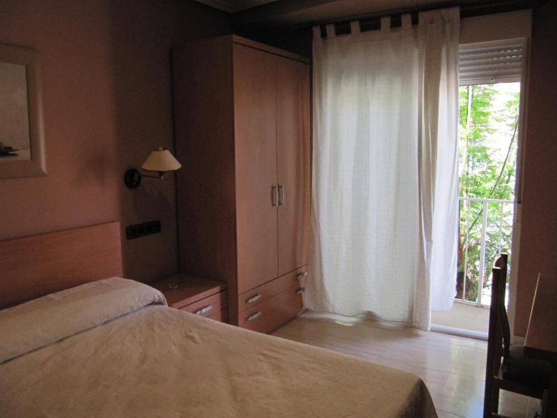 Double Room image 3