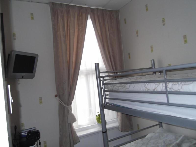 Deluxe Family Room image 4
