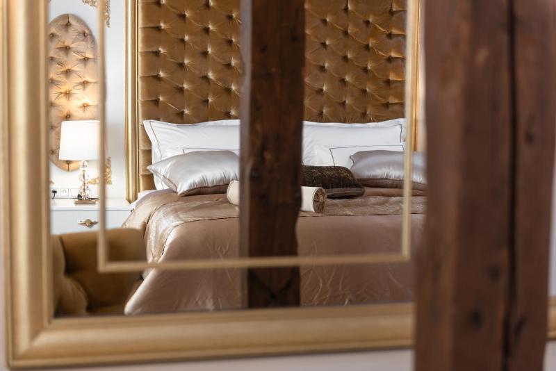 Deluxe Double Room with Bath image 3