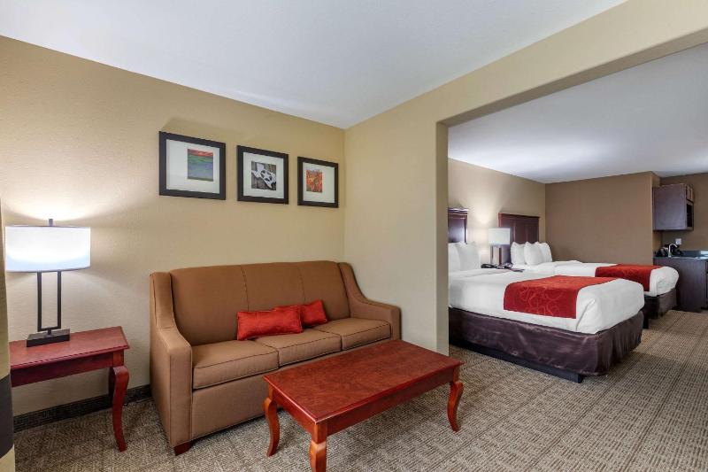 Queen Suite with Two Queen Beds - Non-Smoking image 4