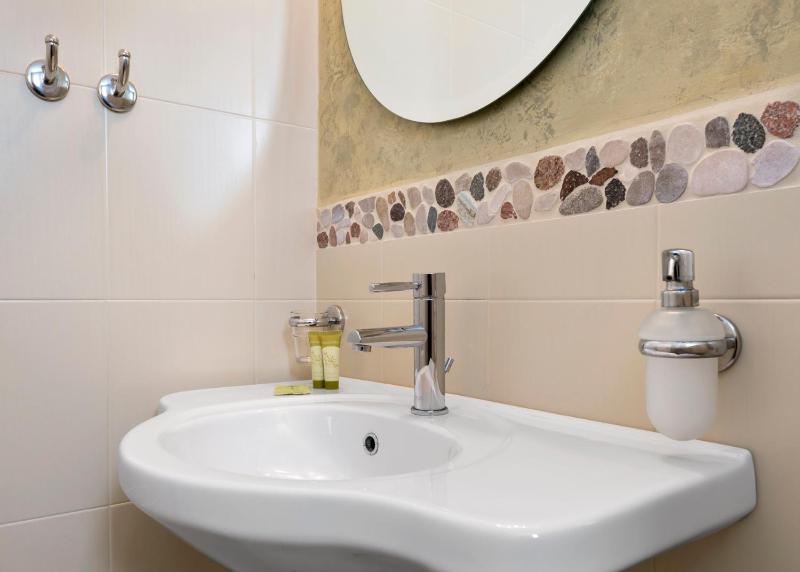 Triple Room image 3