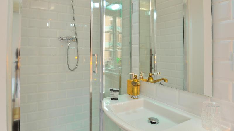 Hostal Girona - image 8