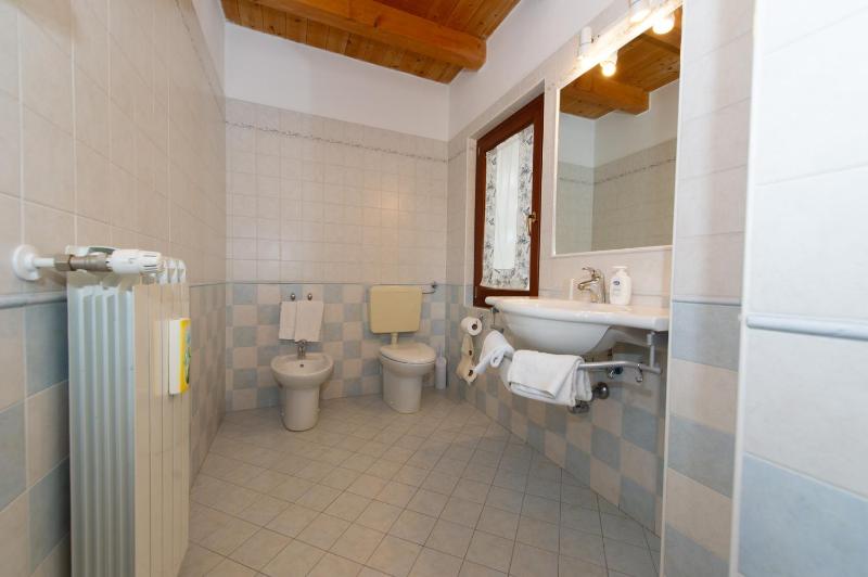 Triple Room with Balcony image 2