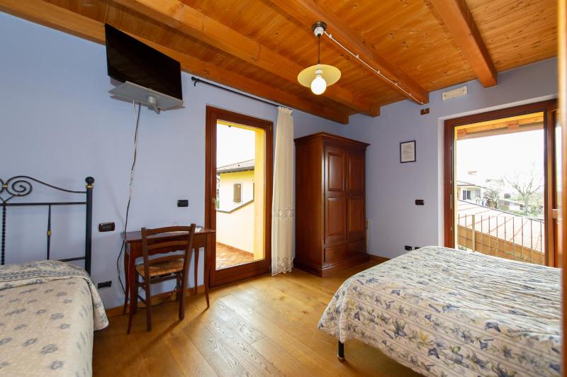 Triple Room with Balcony image 3