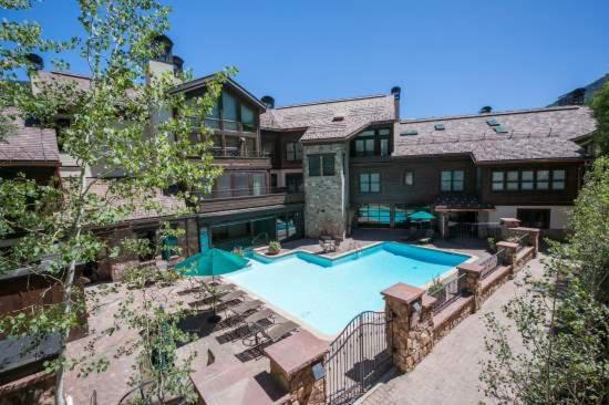 Three-Bedroom Apartment image 4