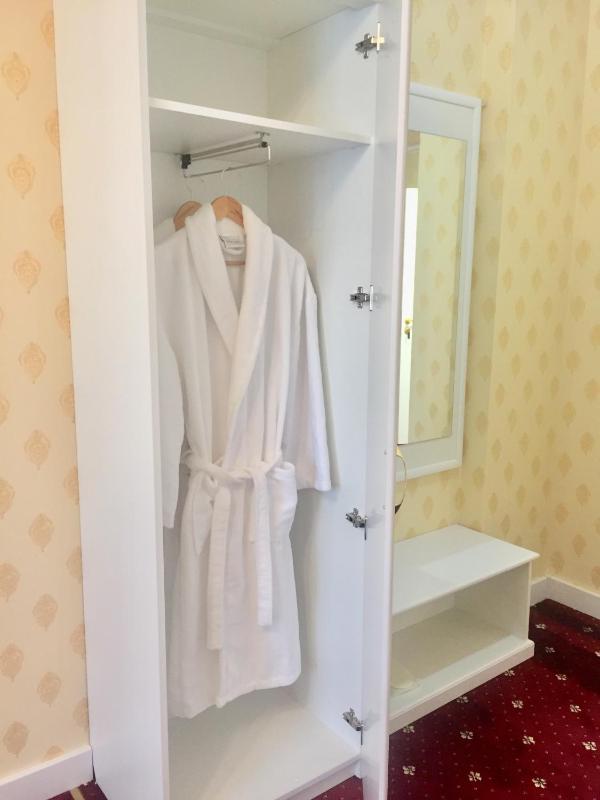 Superior Twin Room image 2
