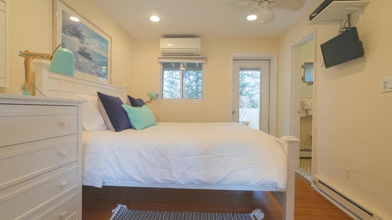 One-Bedroom Apartment image 4