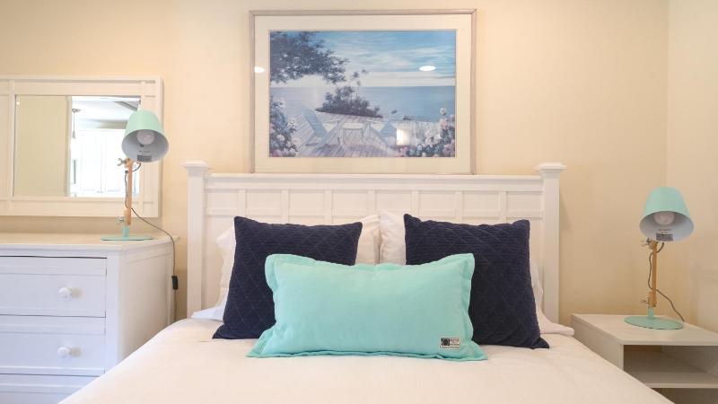 One-Bedroom Apartment image 3
