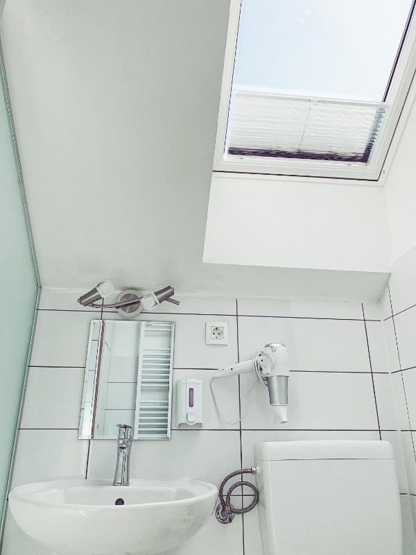 Comfort Double Room with shared bathroom - Attic image 3