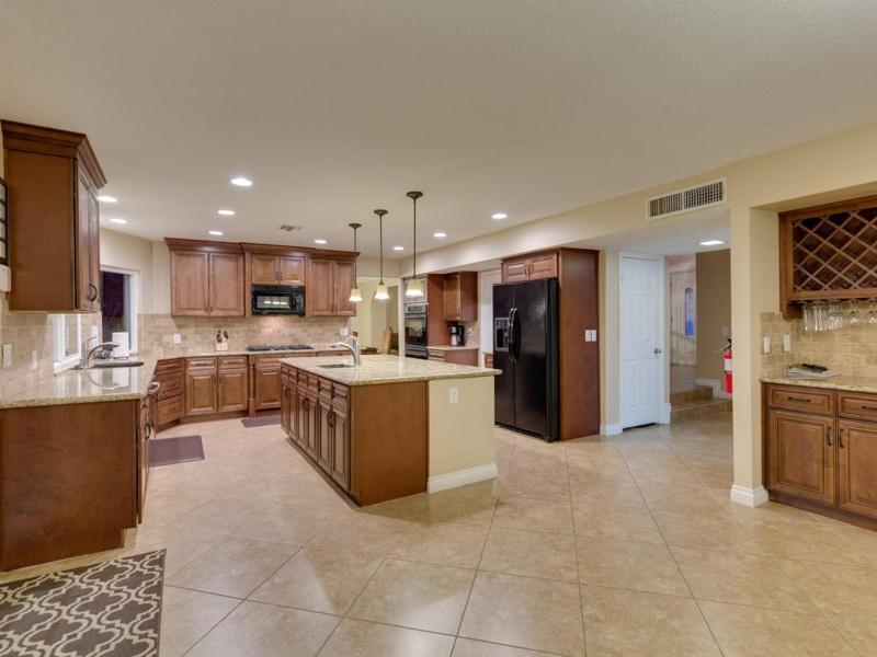 Five-Bedroom Villa image 4
