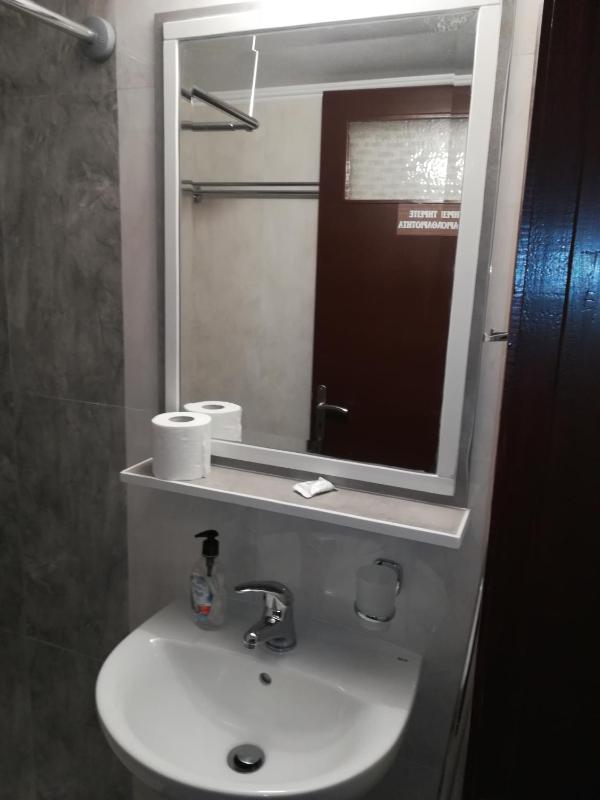 Double Room image 4