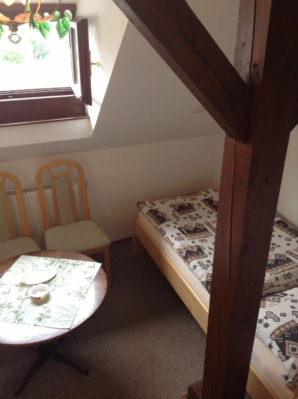 Twin Room image 4