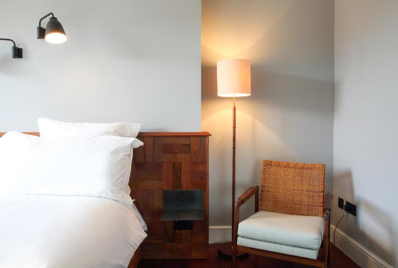 Large Double Room image 4