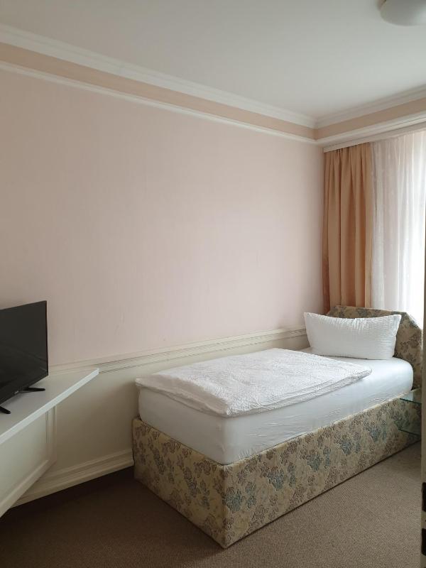 Single Room with Private Bathroom image 4