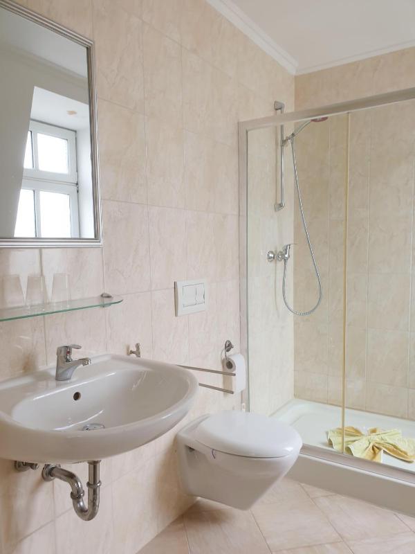 Standard Double Room image 3