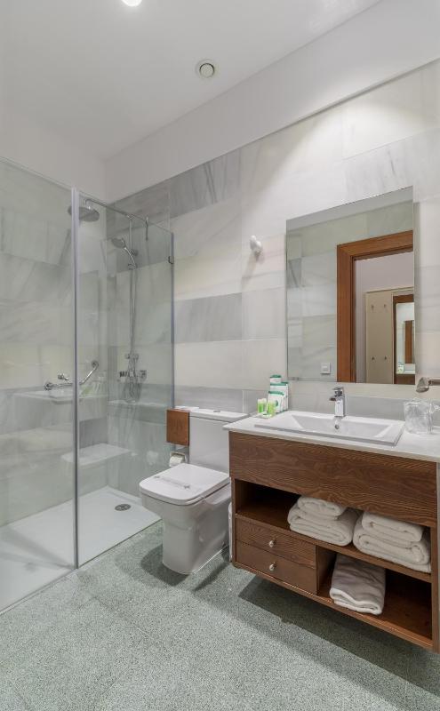 Twin Room image 1
