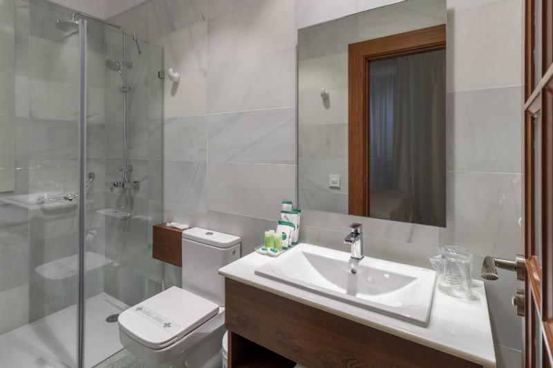Double Room image 4