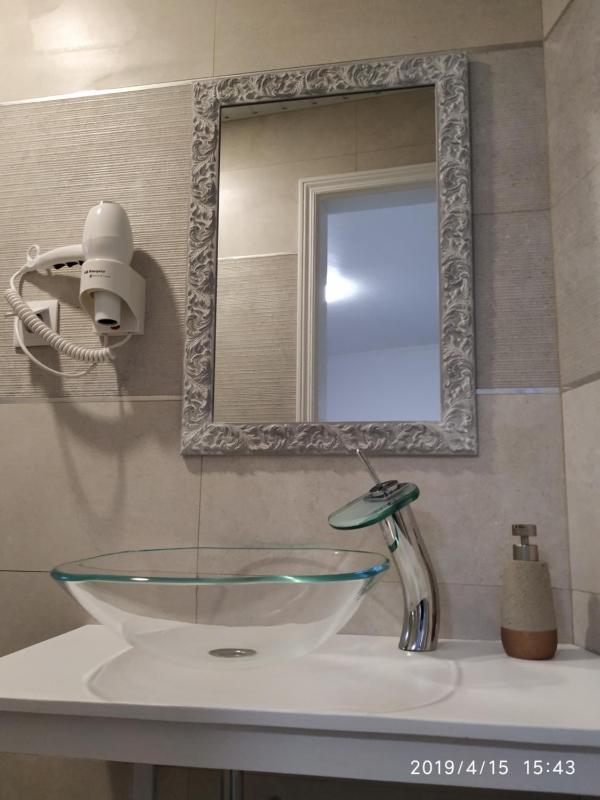 Twin Room with Private Bathroom image 4