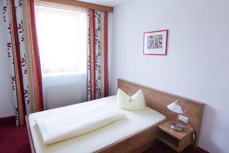 Single Room image 4