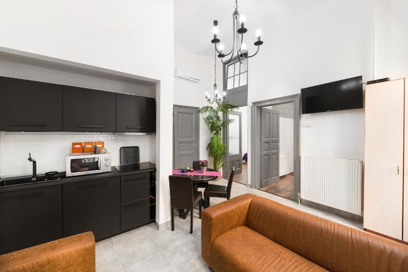 One-Bedroom Apartment image 3