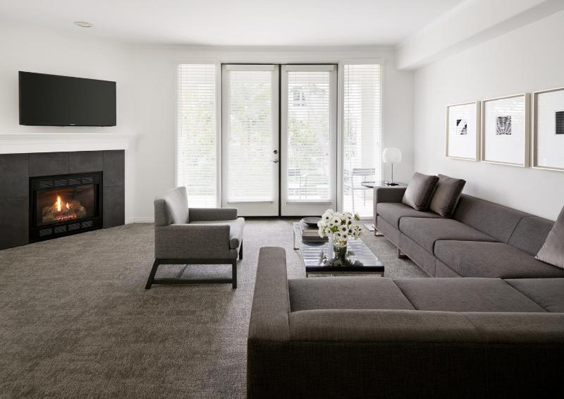 One Bedroom Premium Suite image 3