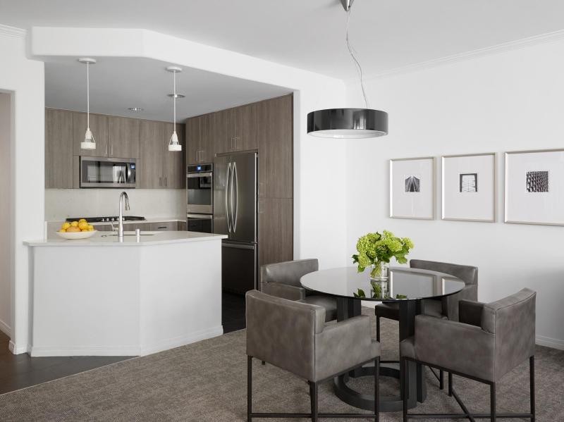 One Bedroom Premium Suite image 2