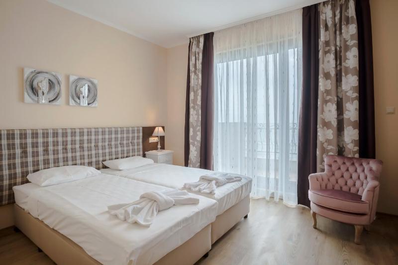 One-Bedroom Apartment with Sea View image 4